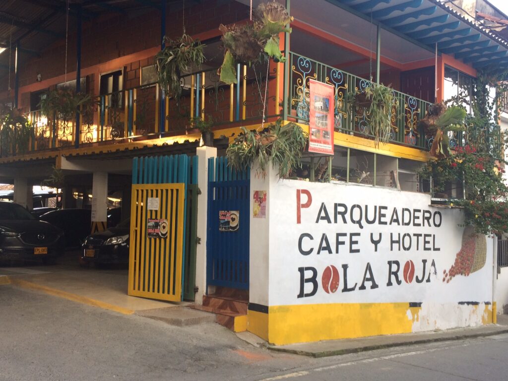 Hotel Y Cafe Bola Roja